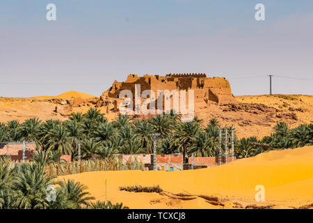 Vecchio ksar, old town nel deserto vicino a Timimoun, Algeria occidentale, il Nord Africa e Africa Foto Stock