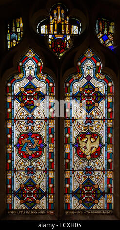 Victorian xix secolo vetrata, Shimpling chiesa, Suffolk, Inghilterra, Regno Unito Foto Stock