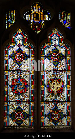 Victorian xix secolo vetrata, Shimpling chiesa, Suffolk, Inghilterra, Regno Unito Foto Stock