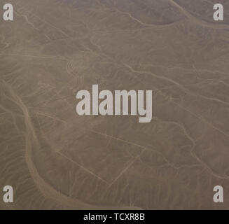 Aeroplano antenna vista panoramica di Nazca linee geoglyph aka Monkey, regione di Ica, Perù Foto Stock