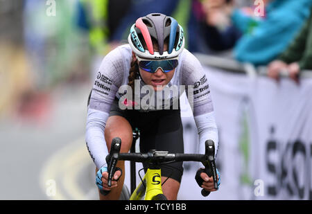 Team scende' Abby Mae Morbo di Parkinson in testa durante la prima fase l'energia OVO donna Tour. Foto Stock