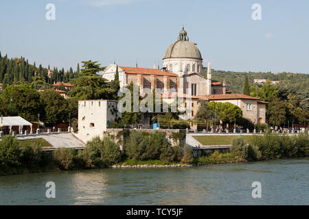 Una famosa chiesa di San Giorgio a Verona, Italia. Foto Stock