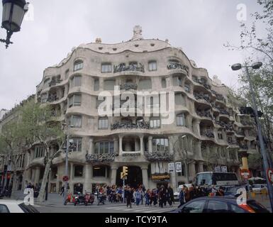 FACHADA MODERNISTA - 1906-10 - DESPUES DE LA RESTAURACION. Autore: Antonio Gaudi. Posizione: Casa Mila O LA PEDRERA-esterno. Spagna. Foto Stock