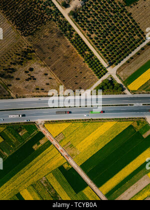 National Highway 108 attraverso Hanzhong olio di colza Foto Stock