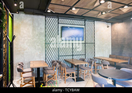 Minsk, Bielorussia - 29 Maggio 2019: interior shot della zona lounge del ristorante Foto Stock