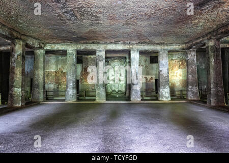 Seduto statua del Buddha in singoli piani di cave 16, grotte di Ajanta, Aurangabad distretto, nello Stato del Maharashtra, India Foto Stock