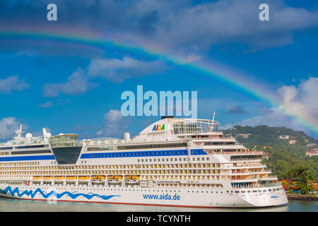 Rainbow su Aida Diva in St Lucia Foto Stock