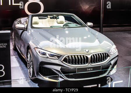 Bruxelles, Belgio, Jan 18, 2019: BMW 8 Series Cabrio 850i a Bruxelles Motor Show, seconda gen, G14, cabriolet auto fabbricati e commercializzati dalla BMW Foto Stock