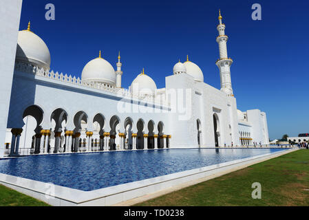 La bellissima Sheikh Zayed Grande Moschea di Abu Dhabi. Foto Stock