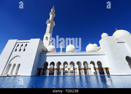 La bellissima Sheikh Zayed Grande Moschea di Abu Dhabi. Foto Stock