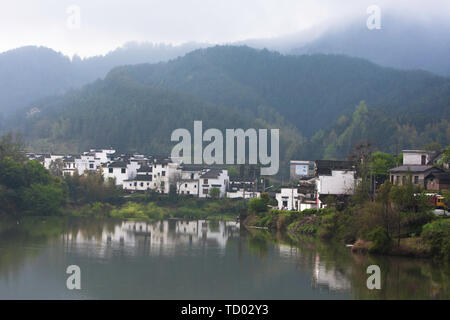 Tour del borgo antico di Wuyuan, provincia di Jiangxi Foto Stock