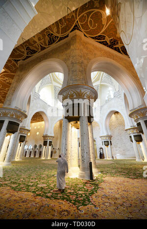 L'interno della bella Sheikh Zayed Grande Moschea di Abu Dhabi. Foto Stock