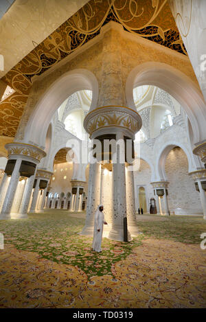 L'interno della bella Sheikh Zayed Grande Moschea di Abu Dhabi. Foto Stock