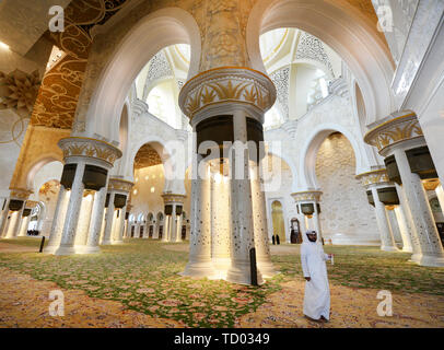 L'interno della bella Sheikh Zayed Grande Moschea di Abu Dhabi. Foto Stock