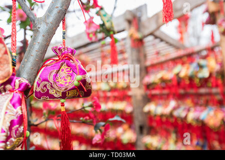 Primo piano di artigianato e di sacche di incenso a Chengdu Sichuan, Cina Foto Stock