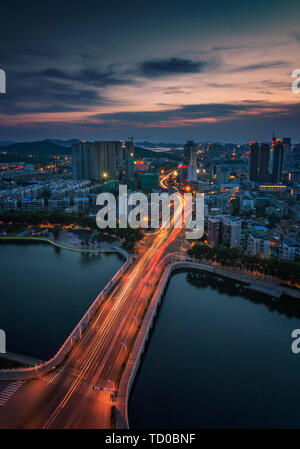 Vista notturna della città di Xuzhou Foto Stock