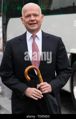 Londra, Regno Unito. Il 10 giugno, 2019. William Hague, life peer e ex leader dell'opposizione, arriva al Parlamento il giorno in cui la lista finale dei candidati per il Partito Conservatore leadership è stata confermata. Credito: Mark Kerrison/Alamy Live News Foto Stock