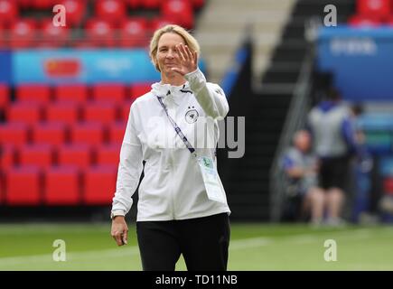 Rennes, Frankreich. Il giorno 08 Giugno, 2019. firo: 08.06.2019, calcio, le donne, le donne, 2018/2019, della Coppa del Mondo FIFA in Francia, Coppa del Mondo Donne, squadra nazionale, Germania, GER - Cina prima della partita, Bundescoach Martina Voss-Tecklenburg, GER | Utilizzo di credito in tutto il mondo: dpa/Alamy Live News Foto Stock