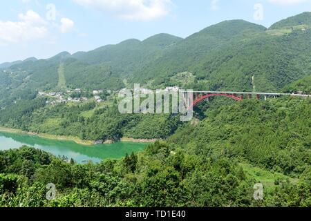 Scenario del ponte Nanlido in Enshizhou, provincia di Hubei Foto Stock