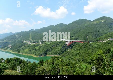 Scenario del ponte Nanlido in Enshizhou, provincia di Hubei Foto Stock