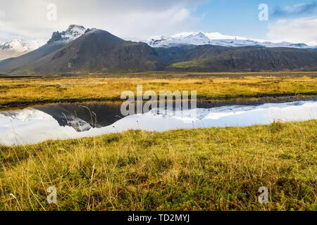 Tipico paesaggio islandese tra Vik e Joekulsarlon in Islanda, l'Europa. Foto Stock