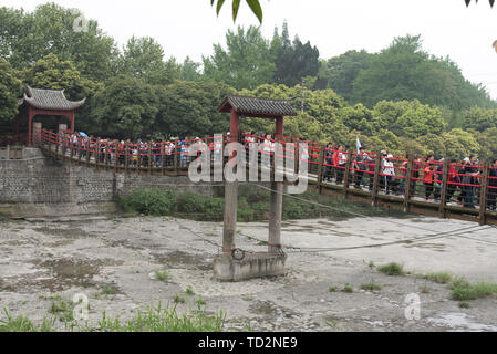 Dujiangyan è un antico sistema di irrigazione nella città di Dujiangyan, Sichuan, in Cina. Originariamente costruito intorno al 256 a.c. dallo stato di Qin come irrigati Foto Stock