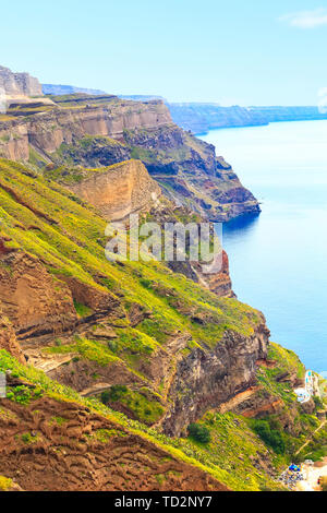 Vista panoramica sul mare dalla cittadina di Fira di caldera, Cliff, isola di Vulcano di Santorini, Thira, Grecia Foto Stock