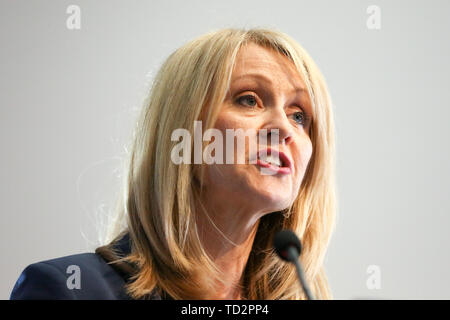 Esther McVey MP, candidato per la leadership del partito conservatore e per diventare primo Ministro parla durante il gruppo di Bruges la manifestazione "Leadership Brexit" evento in Westminster, Londra. Il gruppo di Bruges è un think tank con sede nel Regno Unito, si raccomanda per una ristrutturazione della Gran Bretagna il rapporto con l'Unione europea e altri paesi europei. Foto Stock