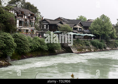 Dujiangyan è un antico sistema di irrigazione nella città di Dujiangyan, Sichuan, in Cina. Originariamente costruito intorno al 256 a.c. dallo stato di Qin come irrigati Foto Stock