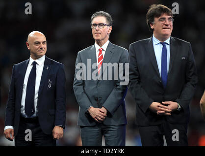 Tottenham Hotspur presidente Daniel Levy (sinistra), proprietario di Liverpool John W. Henry (centro) e Segretario Generale UEFA Theodore Theodoridis dopo la finale di UEFA Champions League a Wanda Metropolitano, Madrid. Foto Stock