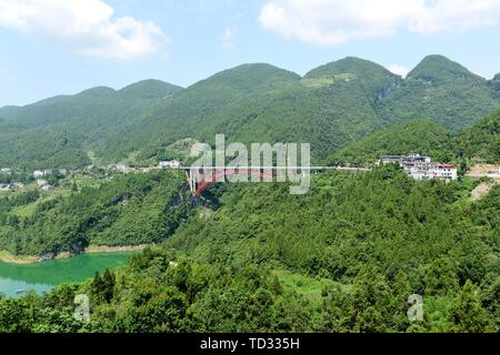 Scenario del ponte Nanlido in Enshizhou, provincia di Hubei Foto Stock