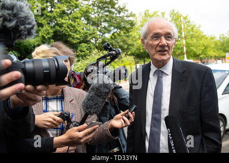 John Shipton, il padre del fondatore di Wikileaks Julian Assange, parla ai media dopo la visita di lui a HMP Belmarsh, a Londra. Foto Stock