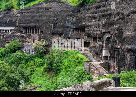 Vista panoramica delle grotte di Ajanta, Aurangabad distretto, nello Stato del Maharashtra, India Foto Stock