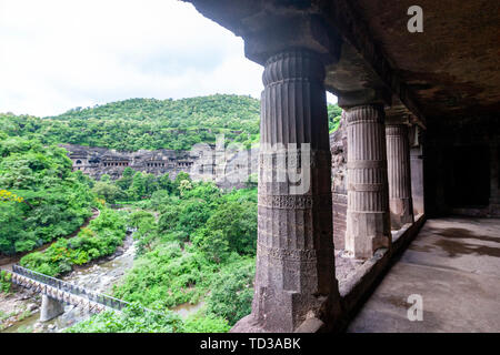 Vista panoramica delle grotte di Ajanta, Aurangabad distretto, nello Stato del Maharashtra, India Foto Stock