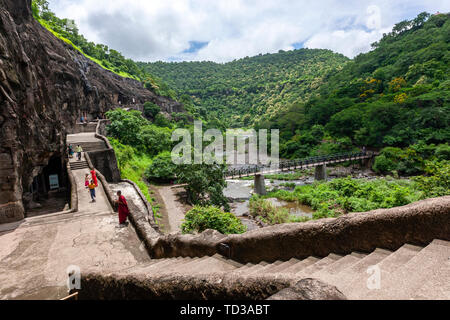 Vista panoramica delle grotte di Ajanta, Aurangabad distretto, nello Stato del Maharashtra, India Foto Stock