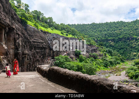 Vista panoramica delle grotte di Ajanta, Aurangabad distretto, nello Stato del Maharashtra, India Foto Stock