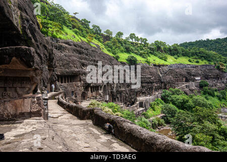 Vista panoramica delle grotte di Ajanta, Aurangabad distretto, nello Stato del Maharashtra, India Foto Stock