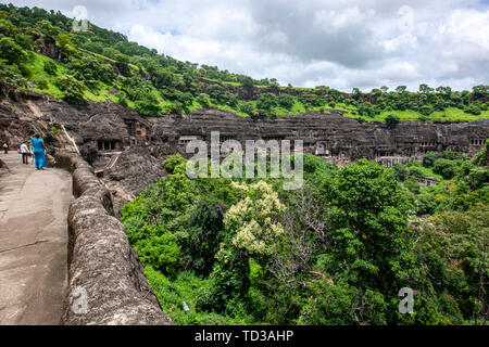 Vista panoramica delle grotte di Ajanta, Aurangabad distretto, nello Stato del Maharashtra, India Foto Stock