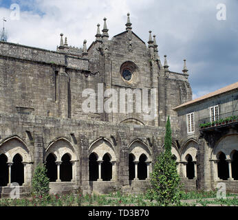 Spagna Galizia, nella provincia di Pontevedra, Tui. Cattedrale di Saint Mary. La sua costruzione iniziò nel XII secolo. Vista parziale del chiostro medievale, Cistercense di stile gotico del XIII secolo. Ristrutturato nel XV secolo. Foto Stock
