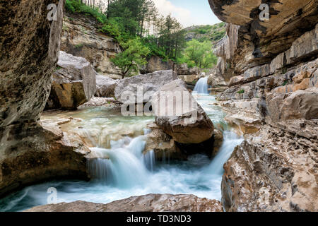 Belle cascate in un famoso canyon in Provenza, Francia Foto Stock