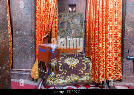 Scavato nella roccia chiesa monolitica di Bet Golgota (Casa del Golgota Mikael), noto per le sue arti e detto a contenere la tomba di Re Lalibela) in Lalibela Foto Stock