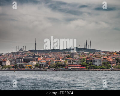 La parte asiatica di Istanbul visto dal mare, Turchia Foto Stock