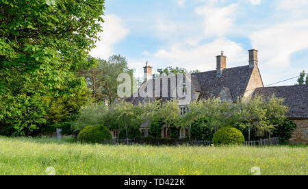 Cotswold cottage in pietra. Wyck Rissington, Cotswolds, Gloucestershire, Inghilterra Foto Stock