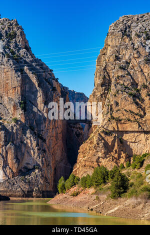 El Chorro gorge lungo il famoso Caminito del Rey percorso in Andalusia, Spagna Foto Stock