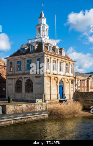 Il Customs House sulla storica Hereford Quay a Kings Lynn, Norfolk, Inghilterra, Regno Unito, Europa Foto Stock