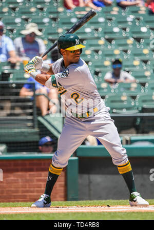 Giugno 08, 2019: Oakland Athletics designato hitter Khris Davis #2 a bat in un pomeriggio MLB gioco tra la Oakland atletica e Texas Rangers a Globe Life Park in Arlington, Texas TX sconfitto Oakland 10-5 Albert Pena/CSM Foto Stock