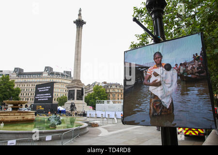 Londra, Regno Unito. 11 Giugno, 2019. Gli attivisti dalla ribellione di estinzione perturbare il Royal Opera House BP Grande schermo Romeo e Giulietta di evento in Trafalgar Square in segno di protesta contro l'olio la sponsorizzazione delle arti. Gli attivisti al 'Petroleo e Fueliet' protesta ha sottolineato la contraddizione tra il governo e la Greater London Authority avendo dichiarato una emergenza climatica e BP essendo dato una piattaforma di sponsorizzare la Royal Opera House di evento nel cuore di Londra. Credito: Mark Kerrison/Alamy Live News Foto Stock