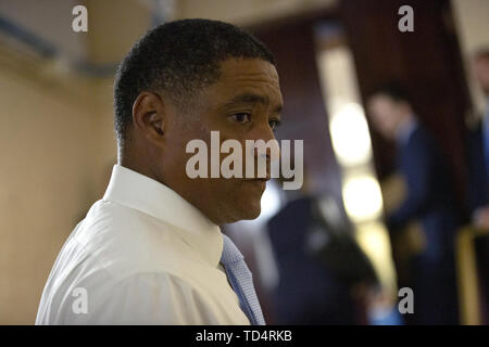 Washington, Distretto di Columbia, Stati Uniti d'America. 11 Giugno, 2019. Rappresentante degli Stati Uniti Cedric Richmond (democratico della Louisiana) arriva al Caucus democratico al Campidoglio di Washington, DC, Stati Uniti il 11 giugno 2019. Credito: Stefani Reynolds/CNP Credito: Stefani Reynolds/CNP/ZUMA filo/Alamy Live News Foto Stock