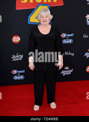 Los Angeles, California, USA. 11 Giugno, 2019. Giugno Squibb presso la prima mondiale di "Toy Story 4' al El Capitan theater. Immagine: Paul Smith/Featureflash Credito: Paul Smith/Alamy Live News Foto Stock