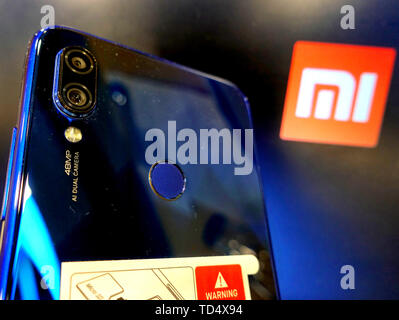 Kolkata, India. 11 Giugno, 2019. 48 megapixel della fotocamera si vede sul lato posteriore del nuovo Redmi Nota 7S. Xiaomi ha iniziato a vendere il nuovo Redmi Nota 7S in India ufficialmente sul mercato a partire da giugno 2019 in poi. Credito: SOPA Immagini limitata/Alamy Live News Foto Stock